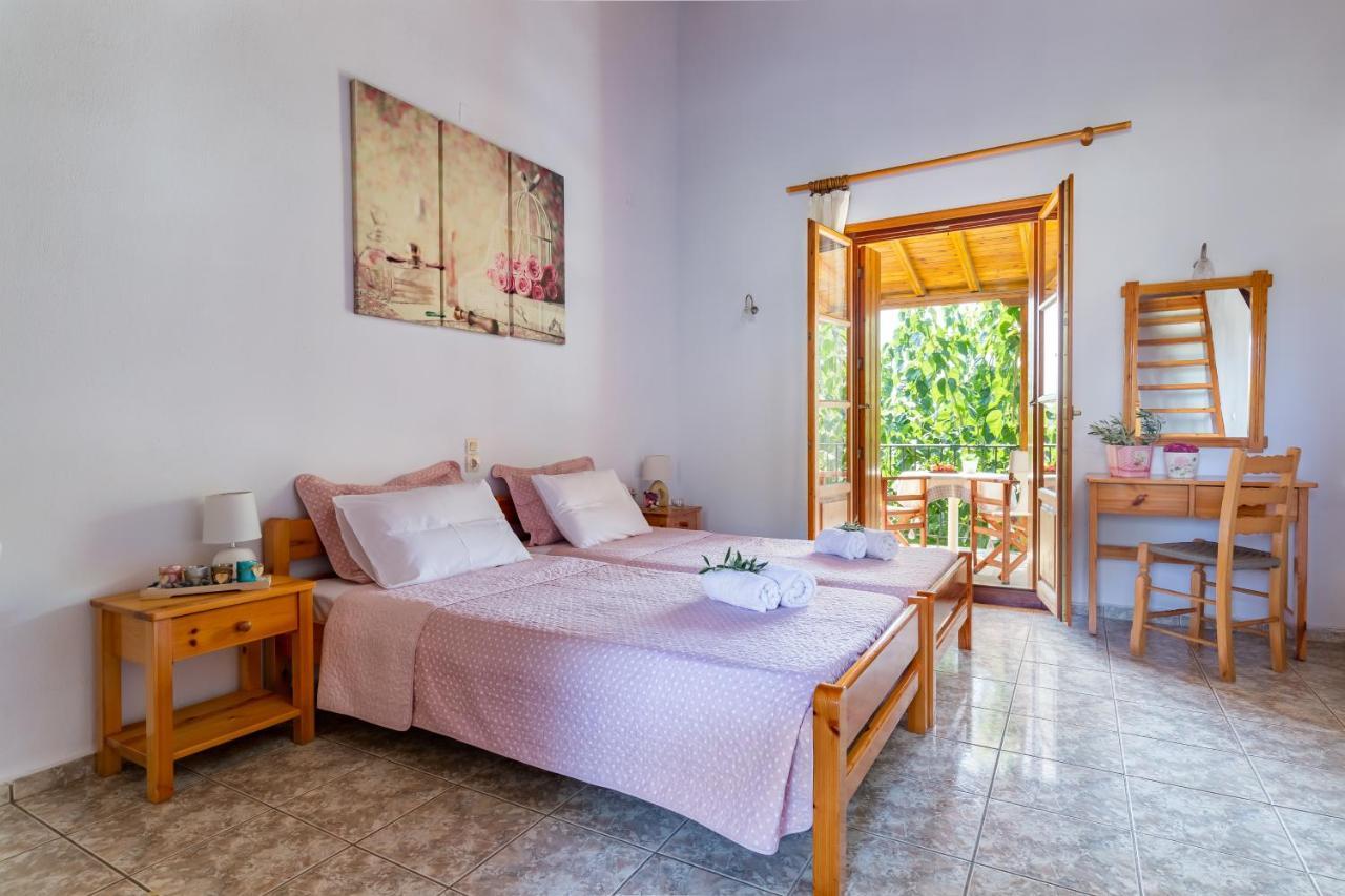 Smaragdi Rooms And Studios Skopelos Town Ngoại thất bức ảnh