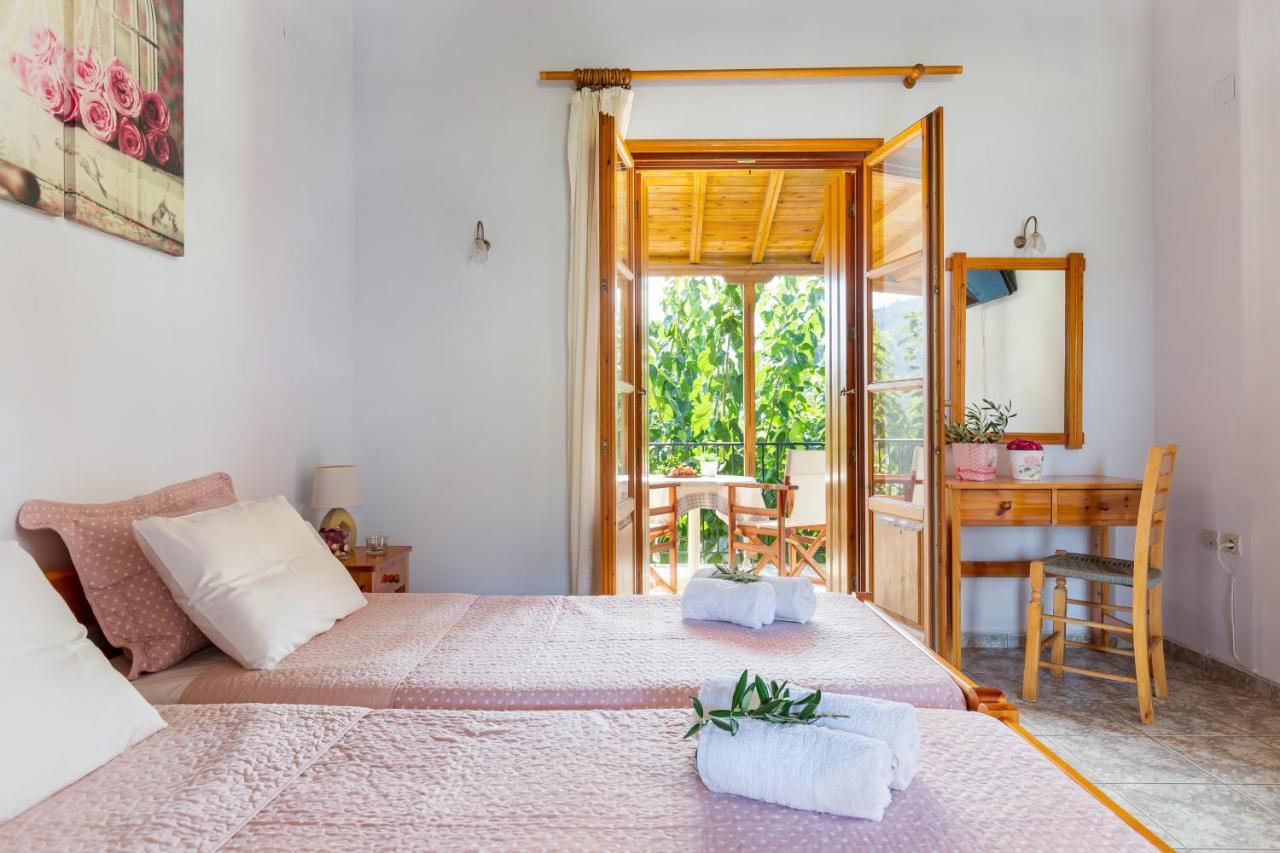 Smaragdi Rooms And Studios Skopelos Town Ngoại thất bức ảnh